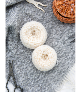 100% wool knitting thread, naalbinding (needle stitches)