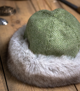 Diamond twill wool hat with white fur and linen lining