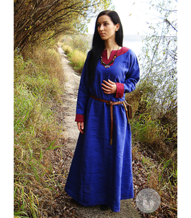 Early Medieval linen underdress with split neckline and two wedges  Middle  Ages \ Women's outfits \ Linen clothes Middle Ages \ Dresses