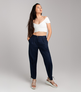 Mid-waist linen pants with pleats and pockets