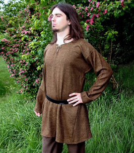 Birka wool tunic with slit neckline