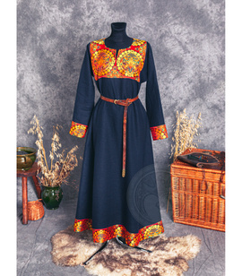 Linen rich dress with red natural silk Oseberg brocade hems