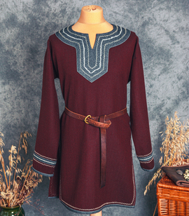 Hand-embroidered Scandinavian wool tunic with side slits