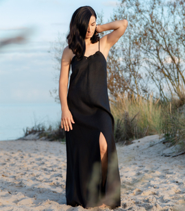 Lniana sukienka maxi na sznurkowych ramiączkach w stylu plażowym
