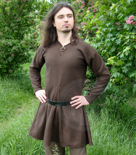 Wełniana tunika z Kragelund z czterema klinami