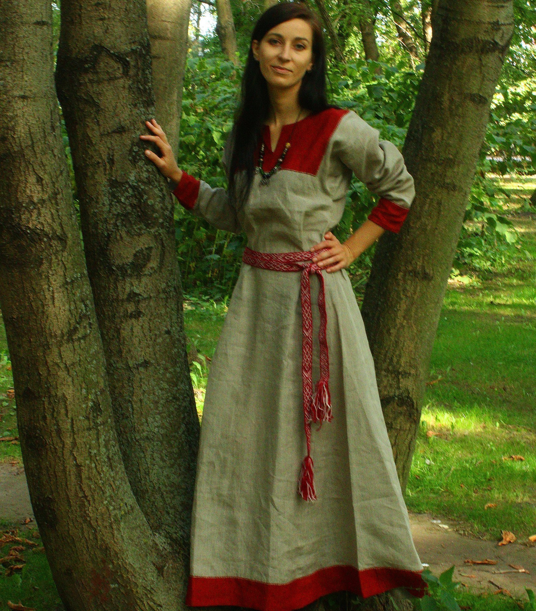 Linen dress with split neckline and square hems IV