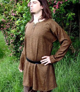 Birka wool tunic with split neckline and two wedges