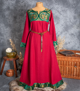 Early Medieval linen dress with green Oseberg silk brocade