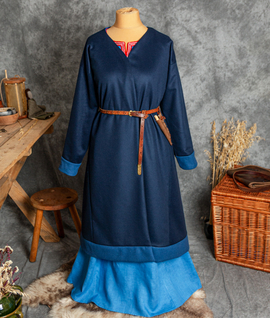 Early medieval Scandinavian open woollen women's caftan with linen lining