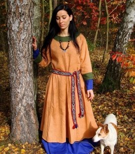 Hedeby woollen tunic with linen trim